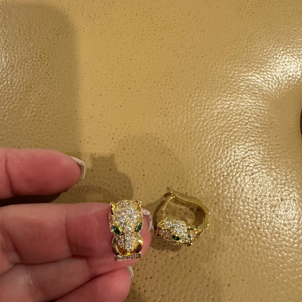 Elegant Gold and Green Panther Earrings - Picture 2 of 7